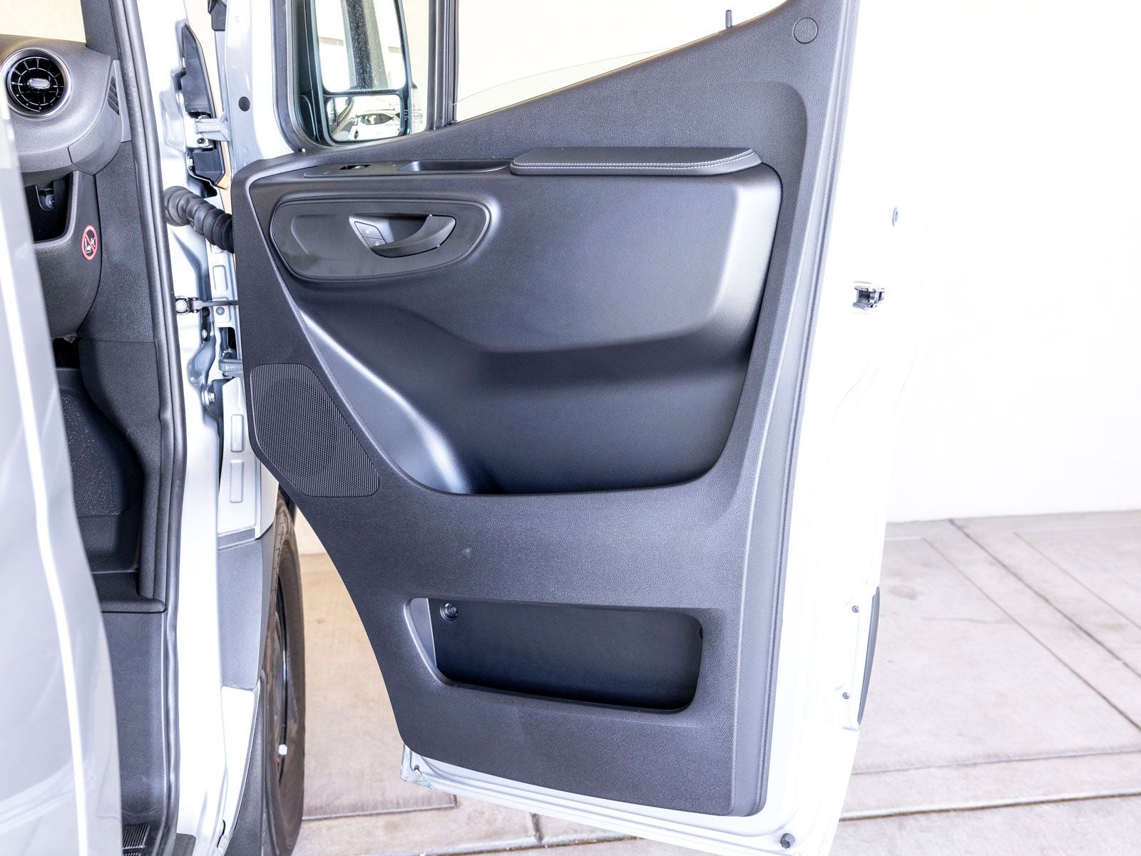 2025 Mercedes-Benz Sprinter 2500 Passenger 144 WB