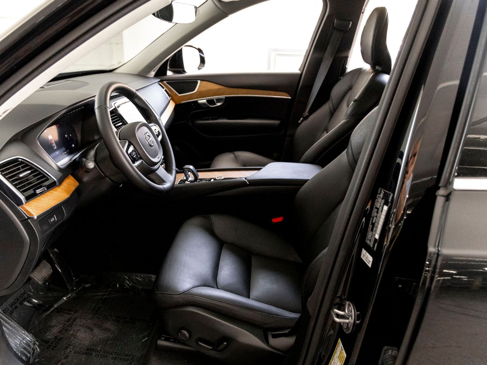 2025 Volvo XC90 B6 Plus 7-Seater