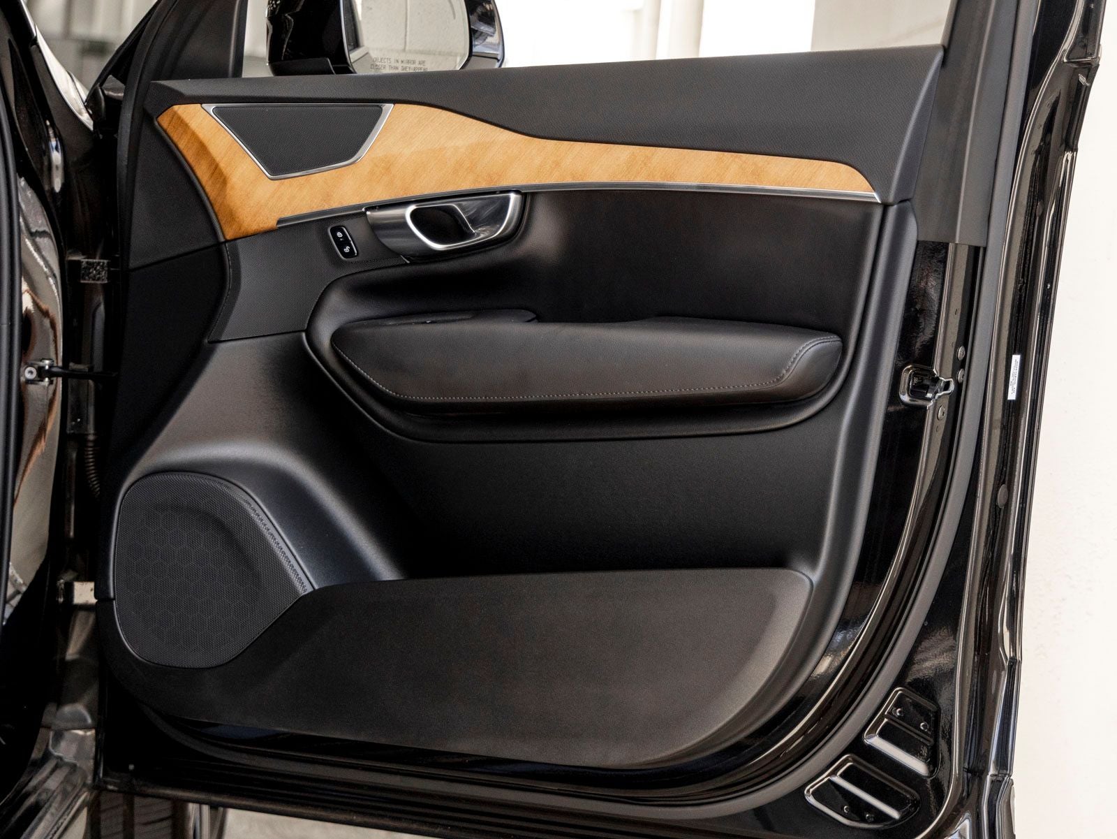 2025 Volvo XC90 B6 Plus 7-Seater