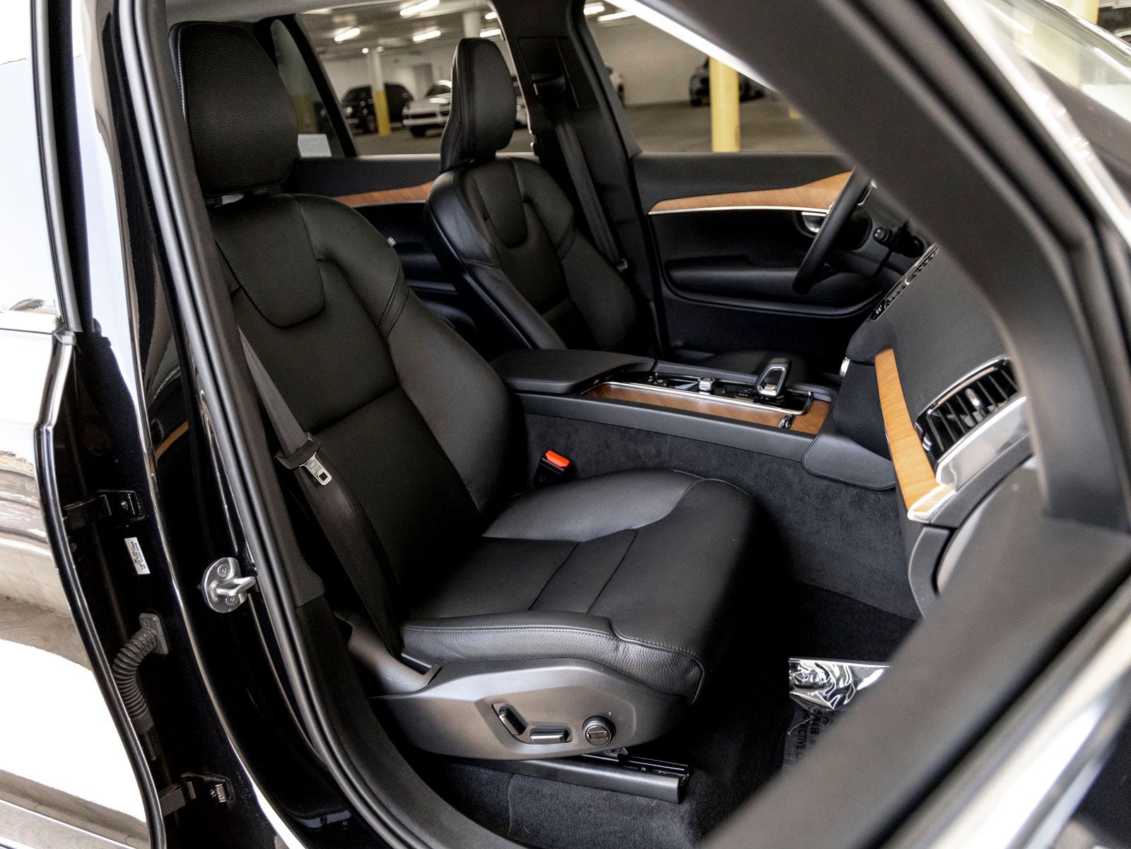 2025 Volvo XC90 B6 Plus 7-Seater