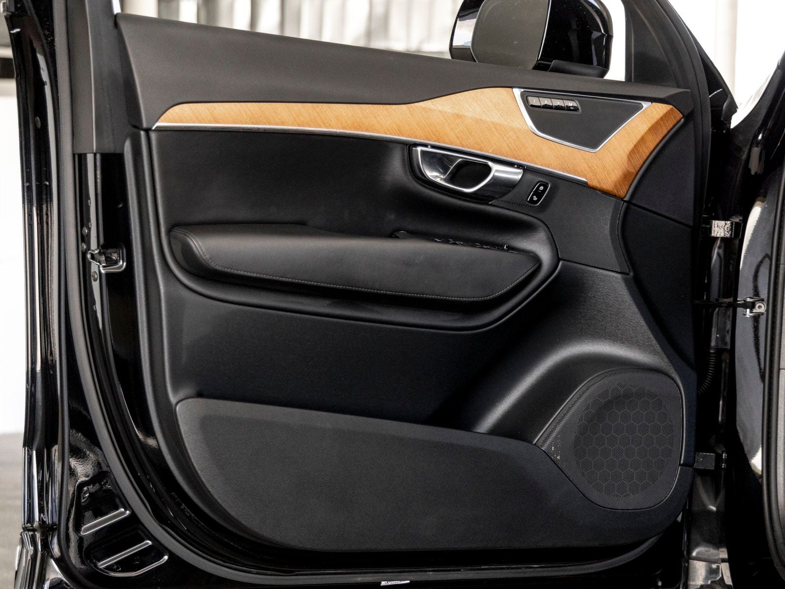 2025 Volvo XC90 B6 Plus 7-Seater