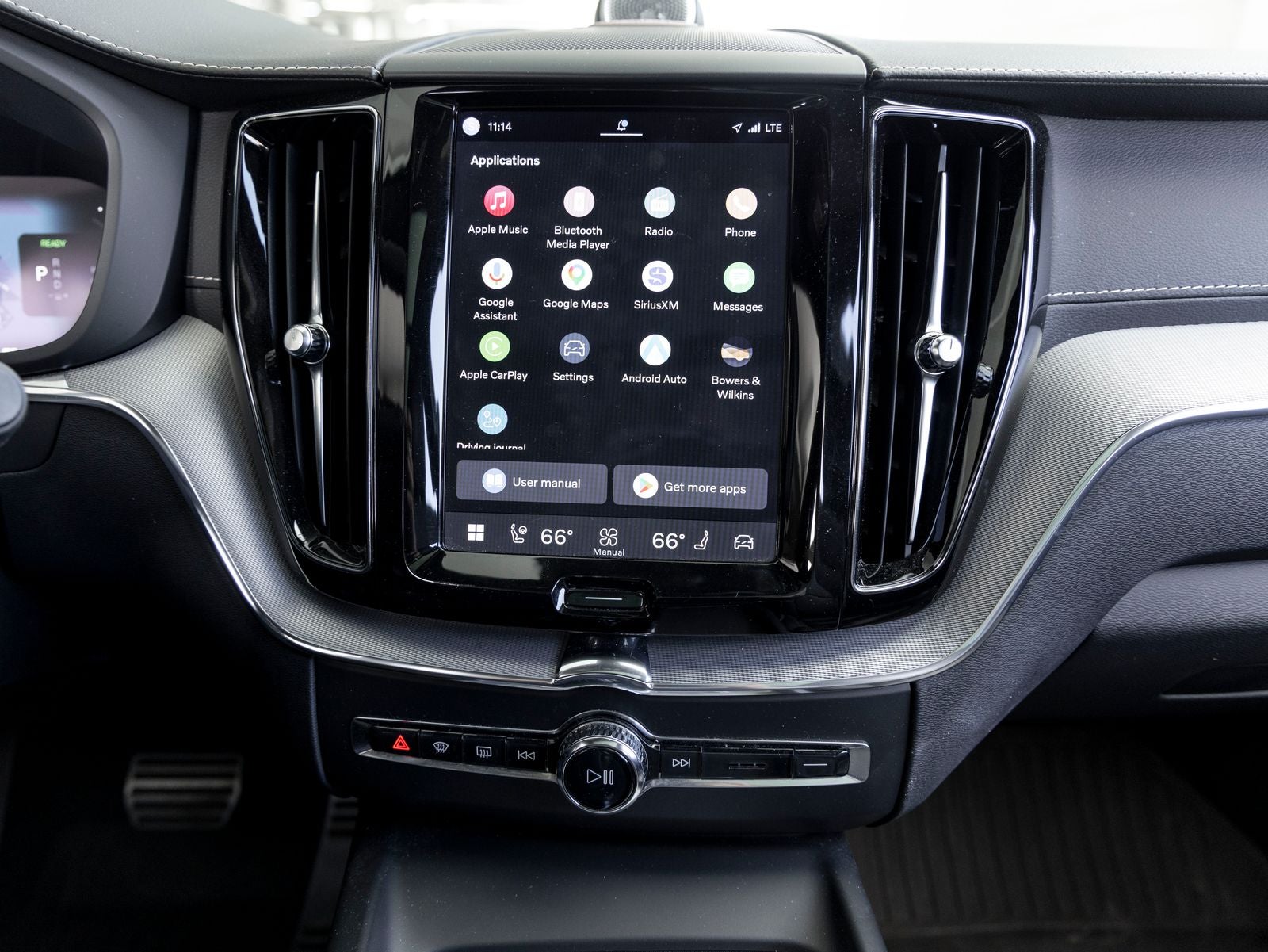 2022 Volvo XC60 Recharge Plug-In Hybrid T8 R-Design