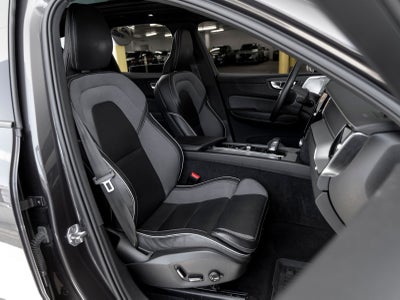 2022 Volvo XC60 Recharge Plug-In Hybrid T8 R-Design