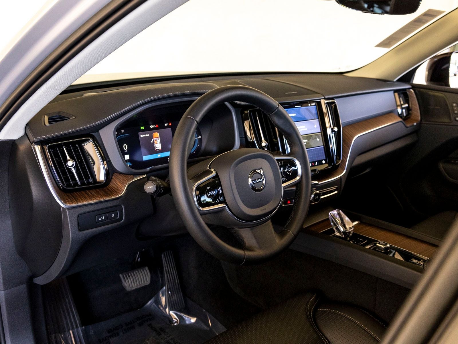 2023 Volvo XC60 Recharge Plug-In Hybrid Ultimate