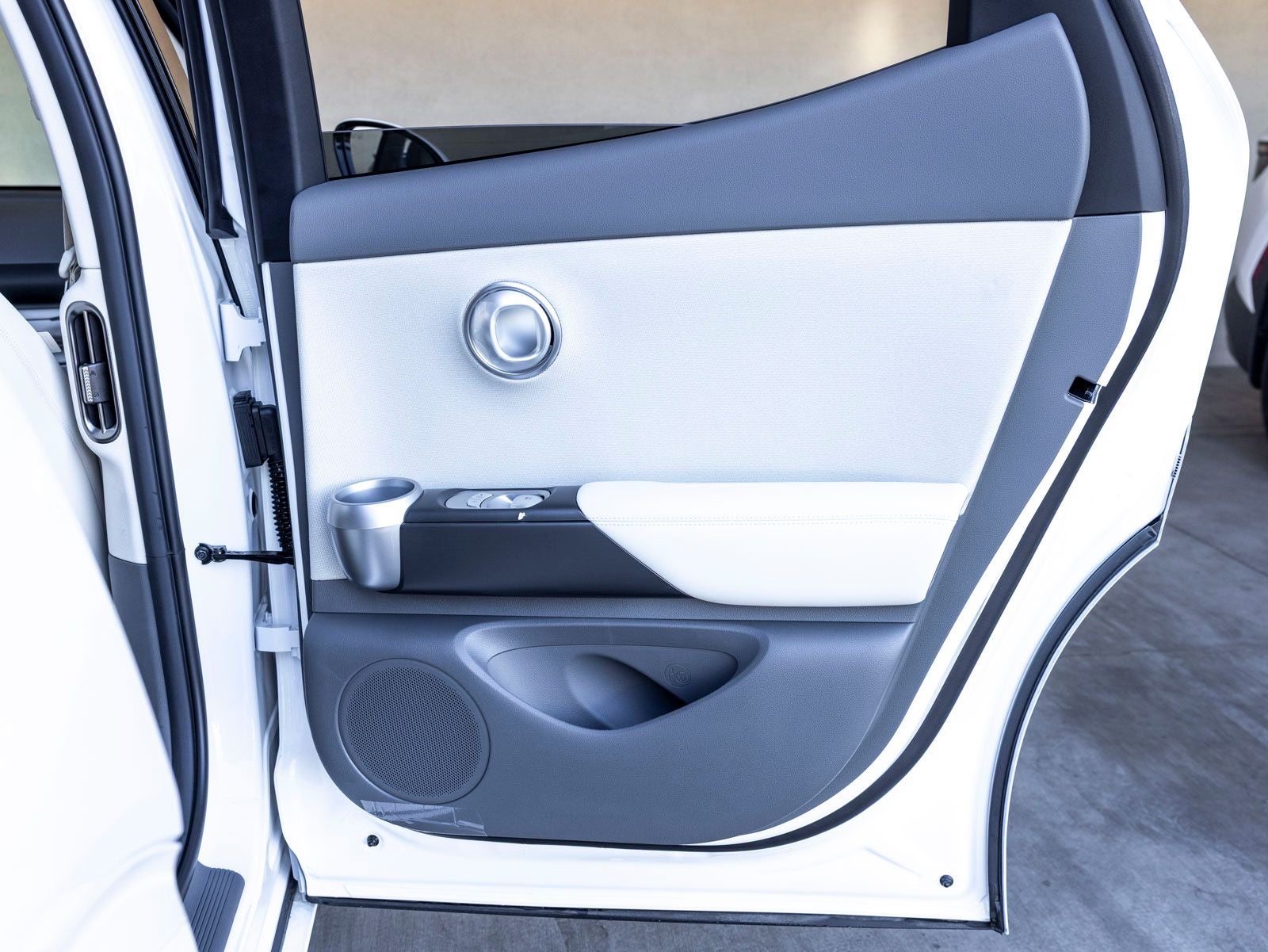 2026 Genesis GV60 19"