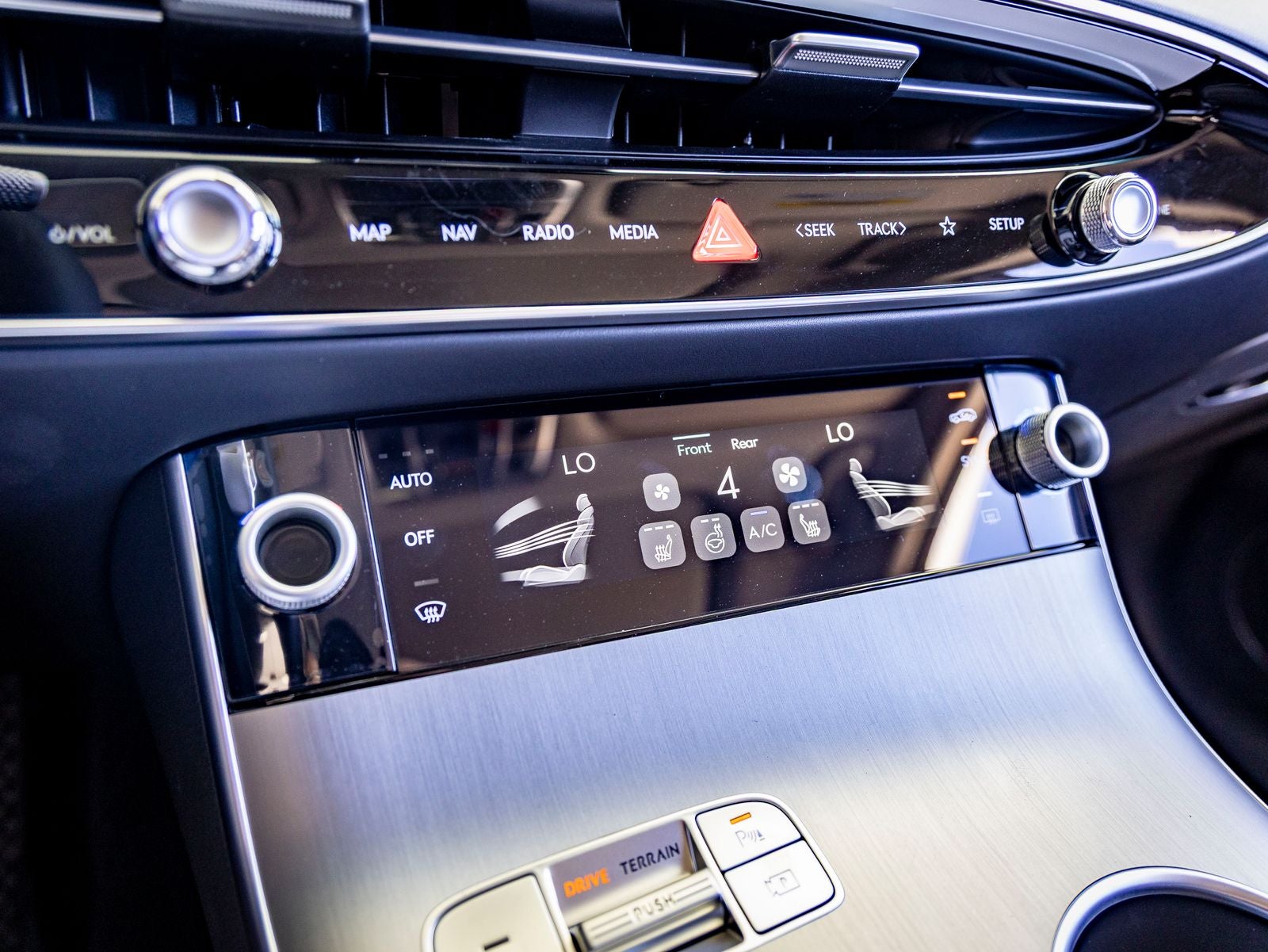 2027 Genesis GV70 2.5T Select