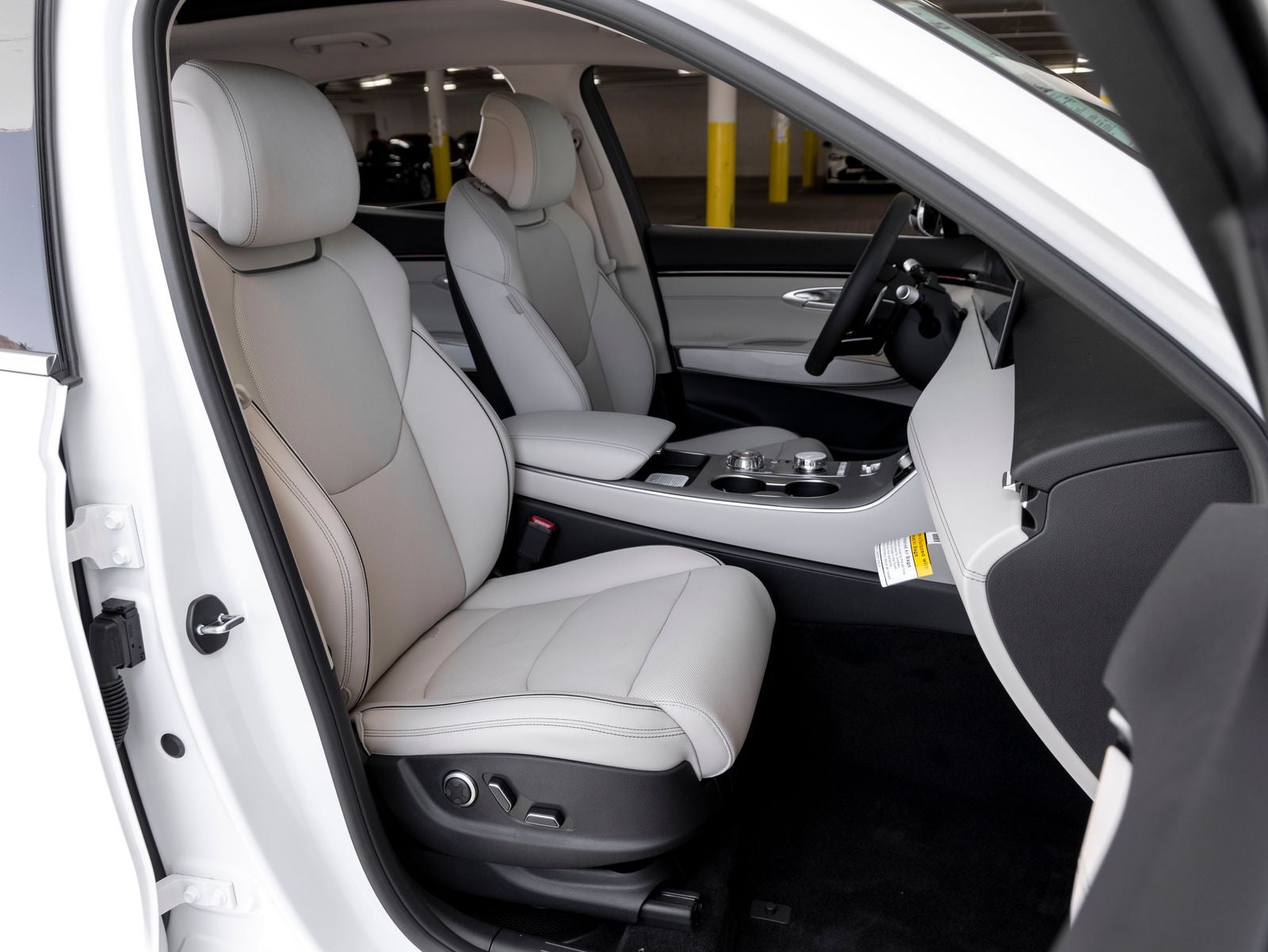 2027 Genesis GV70 2.5T Advanced