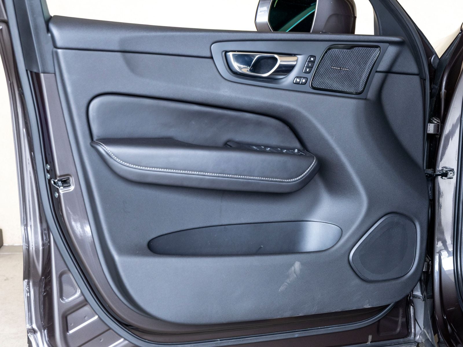 2022 Volvo XC60 Recharge Plug-In Hybrid T8 Inscription