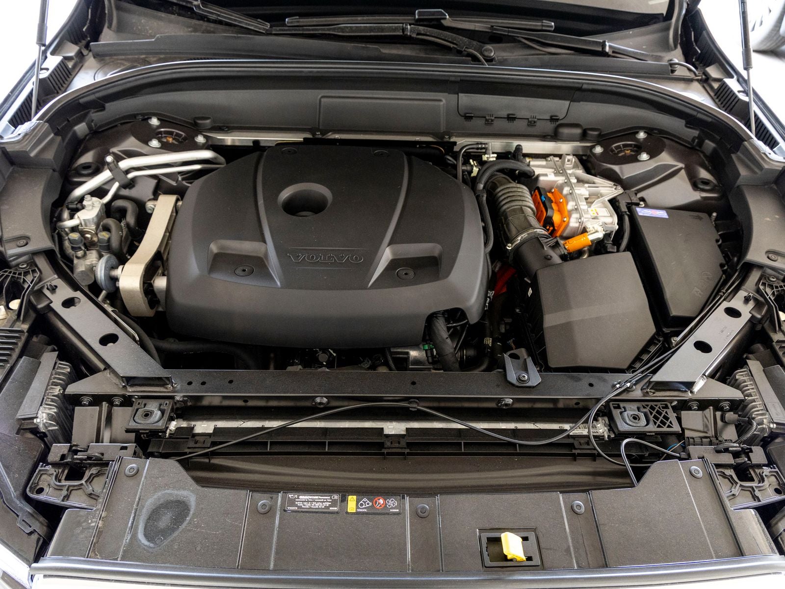 2022 Volvo XC60 Recharge Plug-In Hybrid T8 Inscription