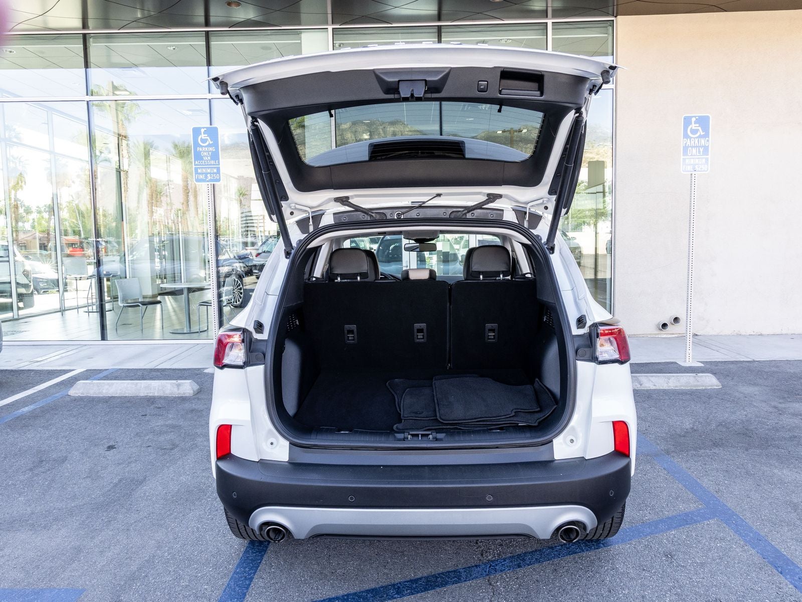 2022 Ford Escape Titanium Hybrid