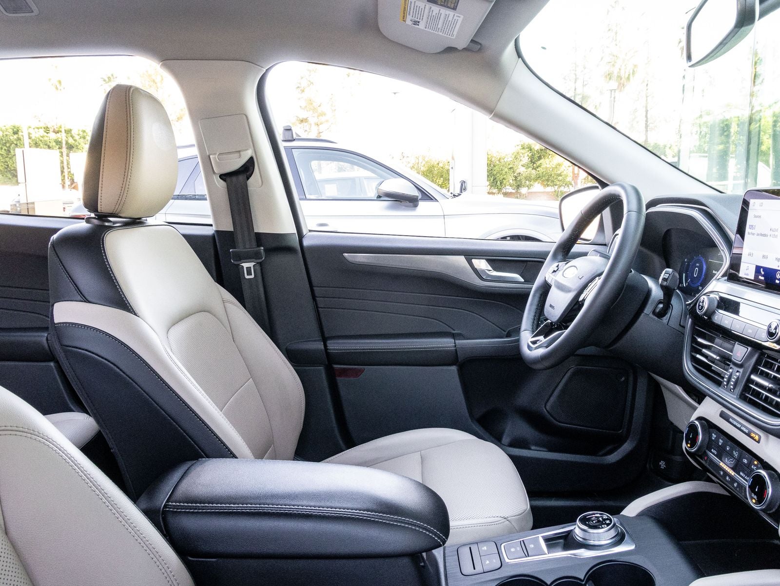 2022 Ford Escape Titanium Hybrid
