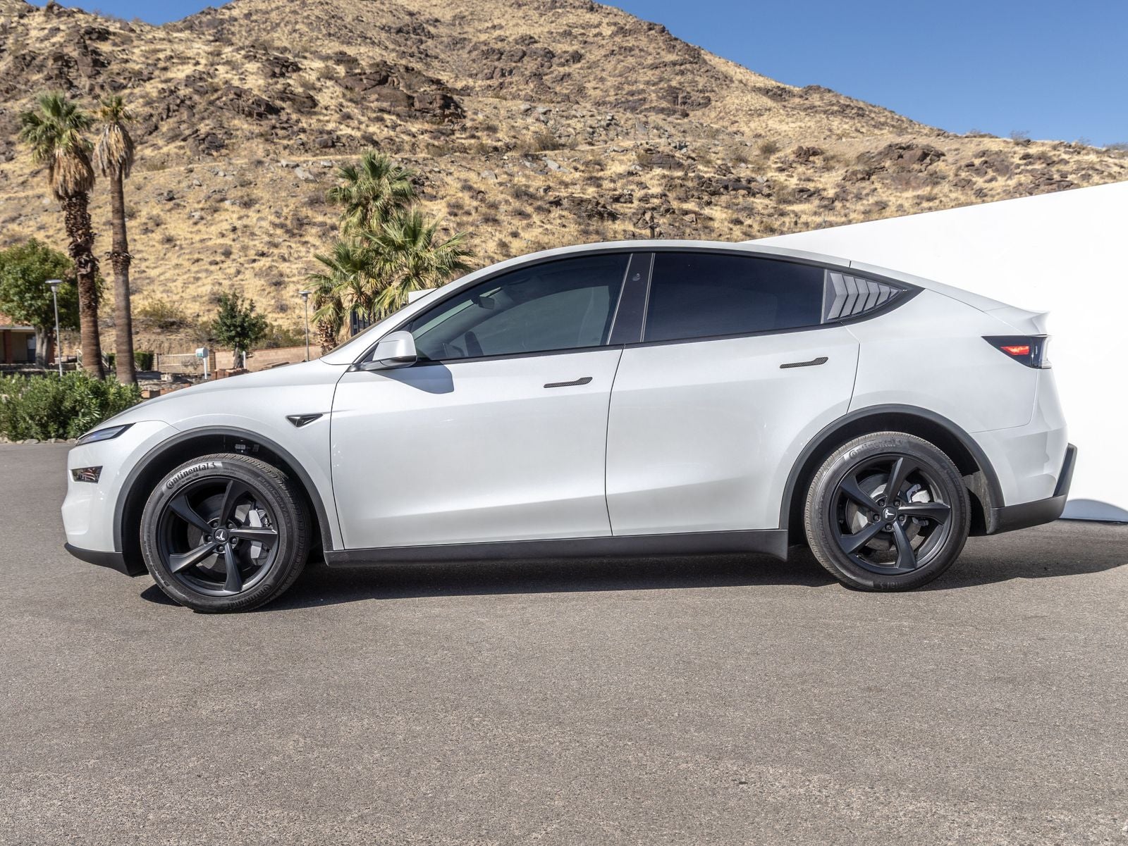 2026 Tesla Model Y LONG RANGE
