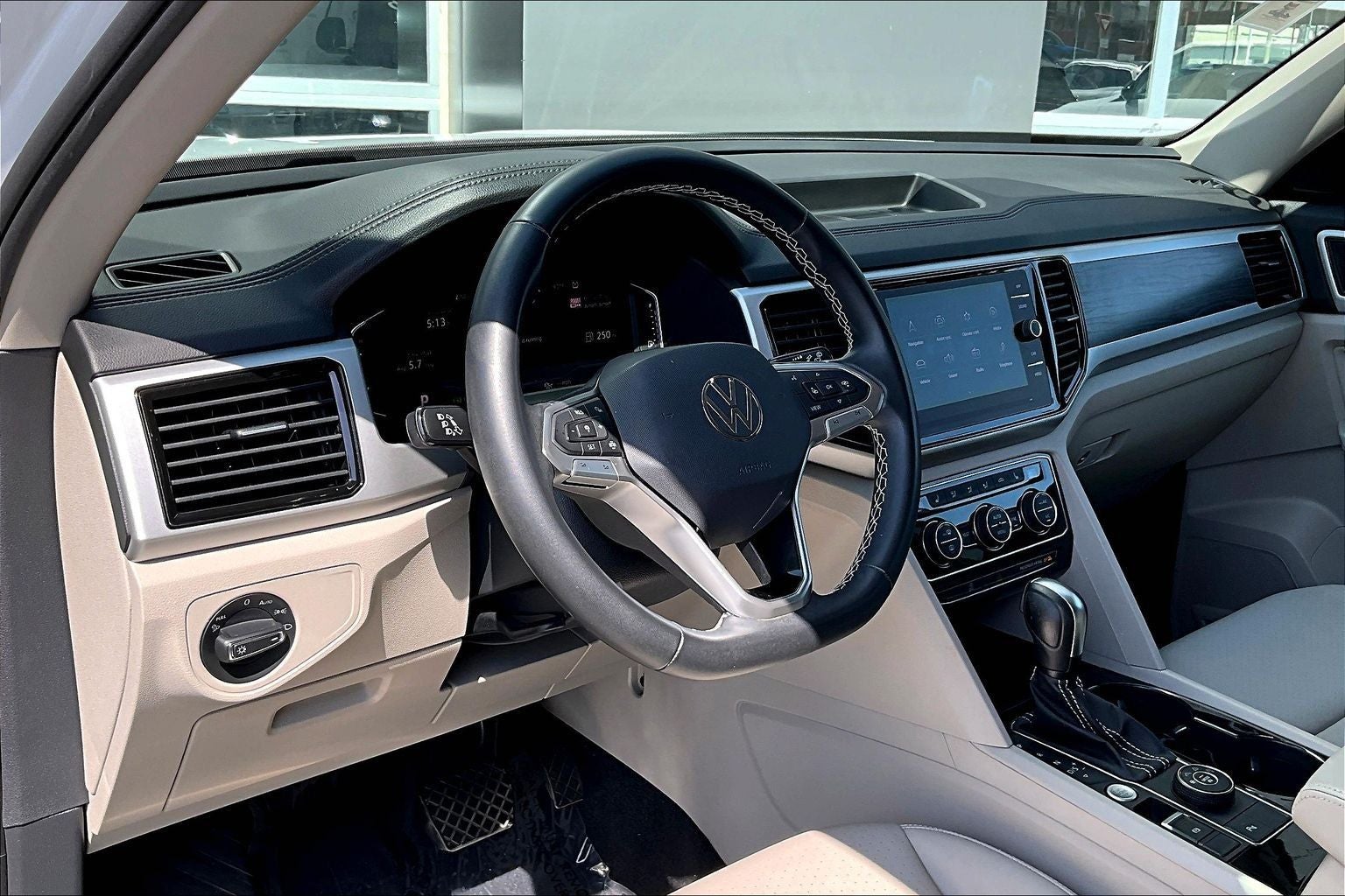 2023 Volkswagen Atlas 3.6L V6 SE w/Technology