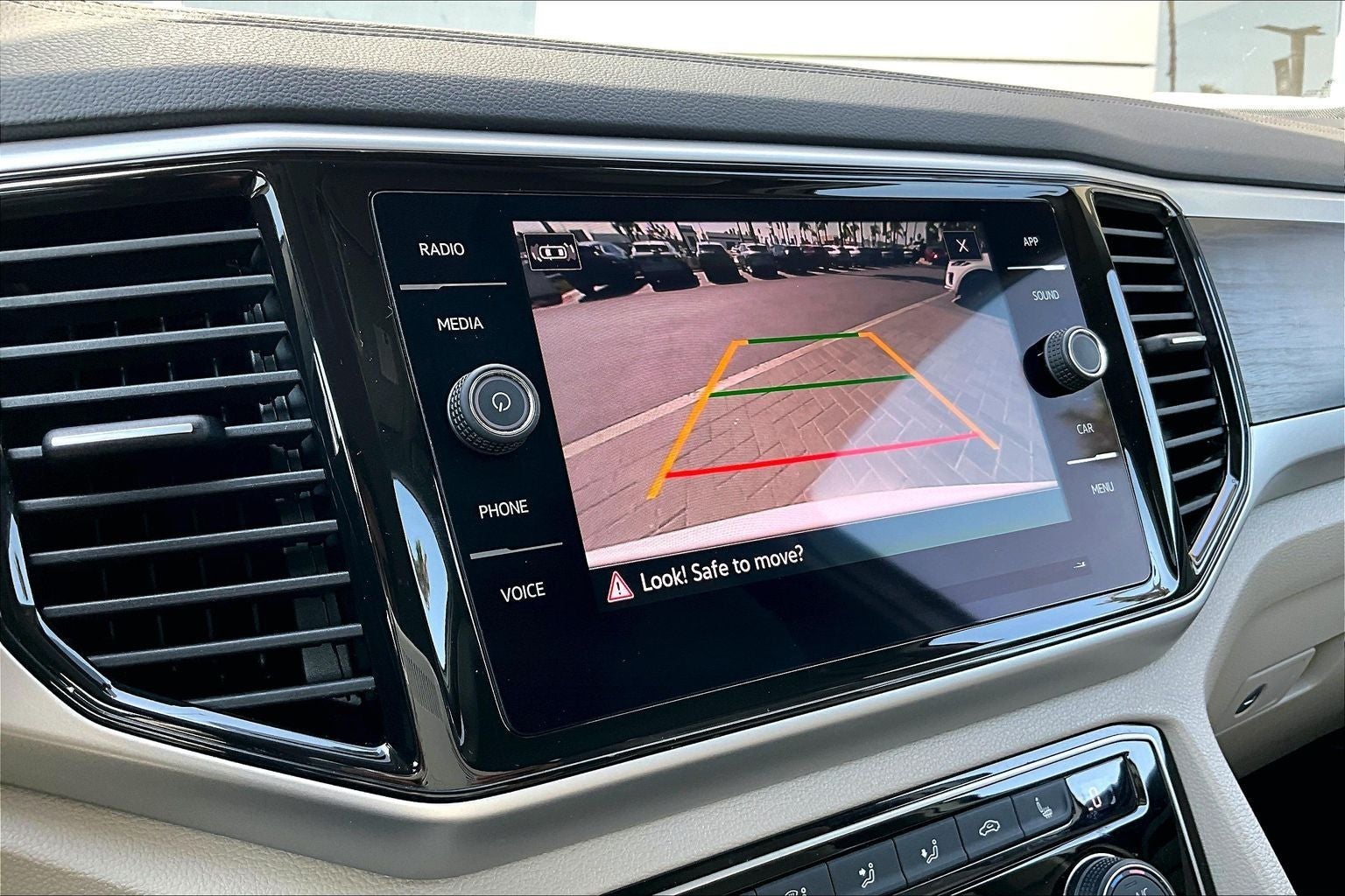 2023 Volkswagen Atlas 3.6L V6 SE w/Technology