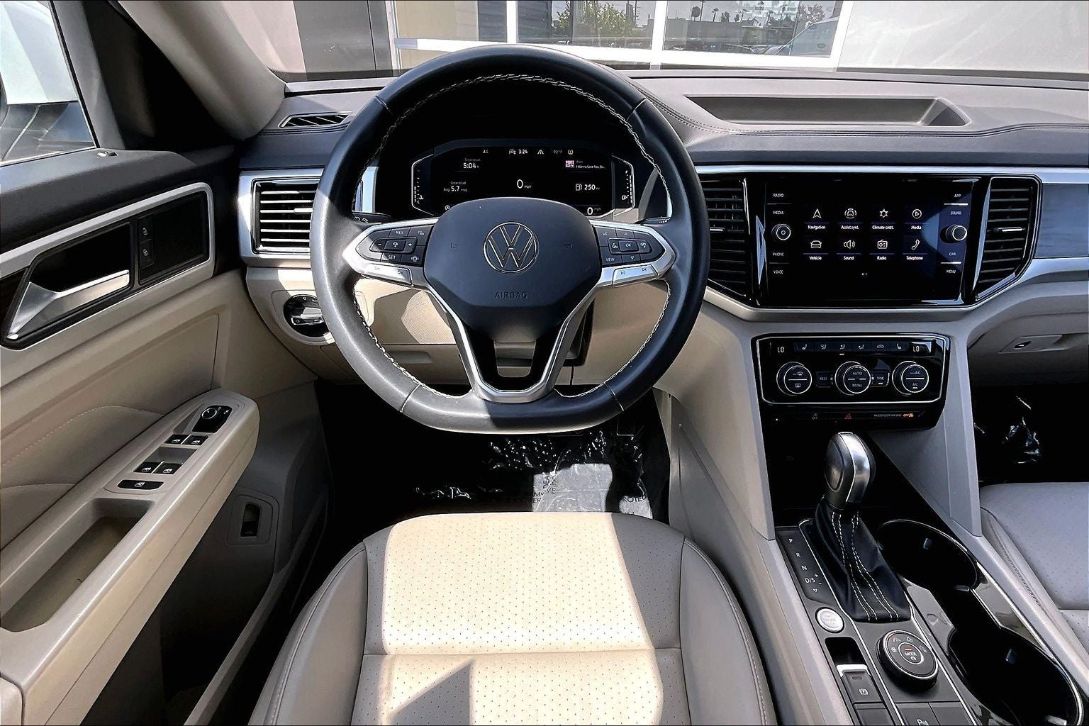 2023 Volkswagen Atlas 3.6L V6 SE w/Technology