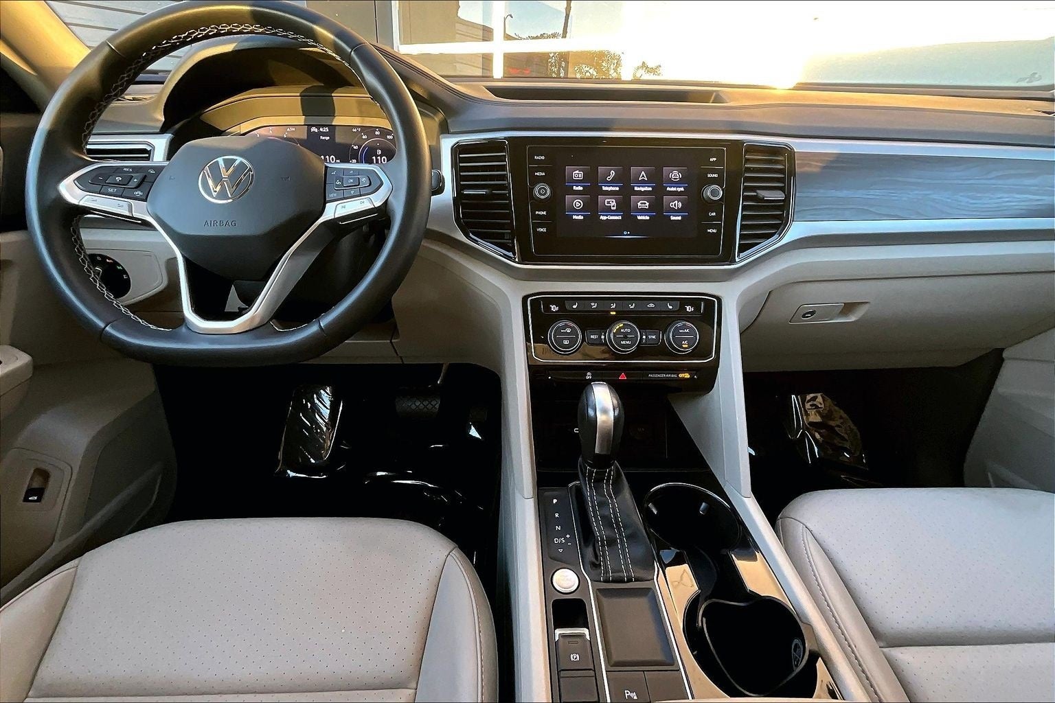 2022 Volkswagen Atlas 3.6L V6 SE w/Technology