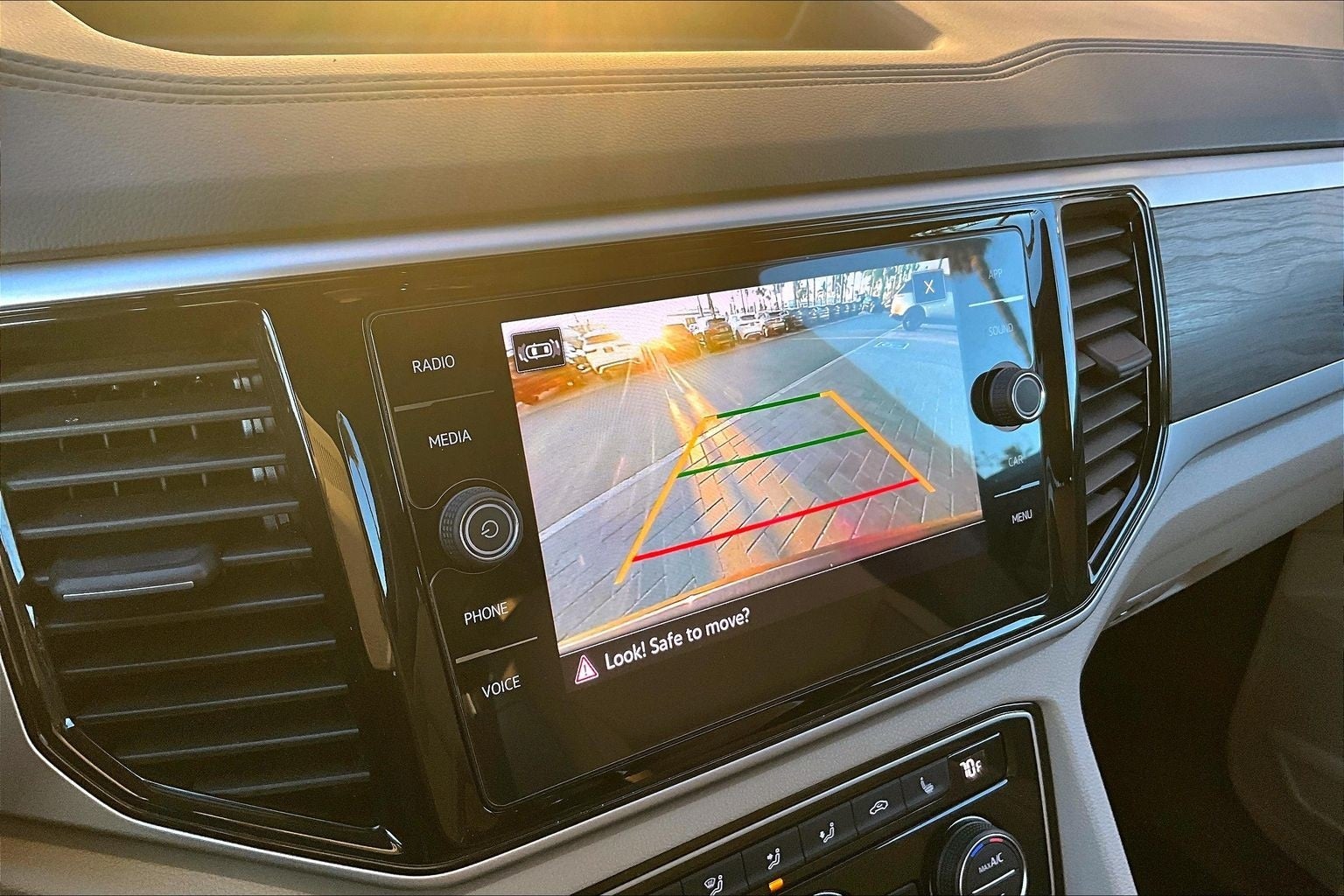 2022 Volkswagen Atlas 3.6L V6 SE w/Technology