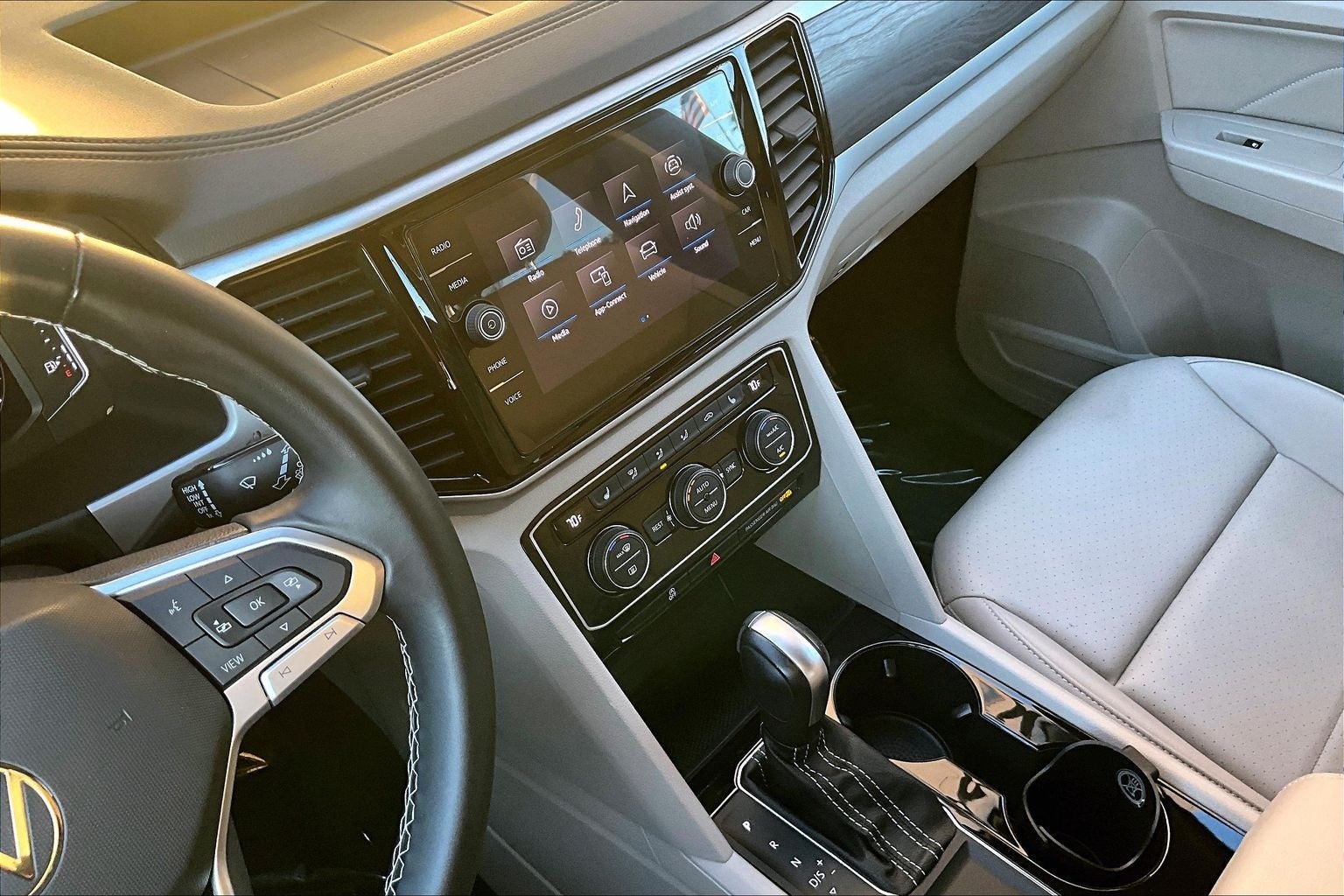 2022 Volkswagen Atlas 3.6L V6 SE w/Technology