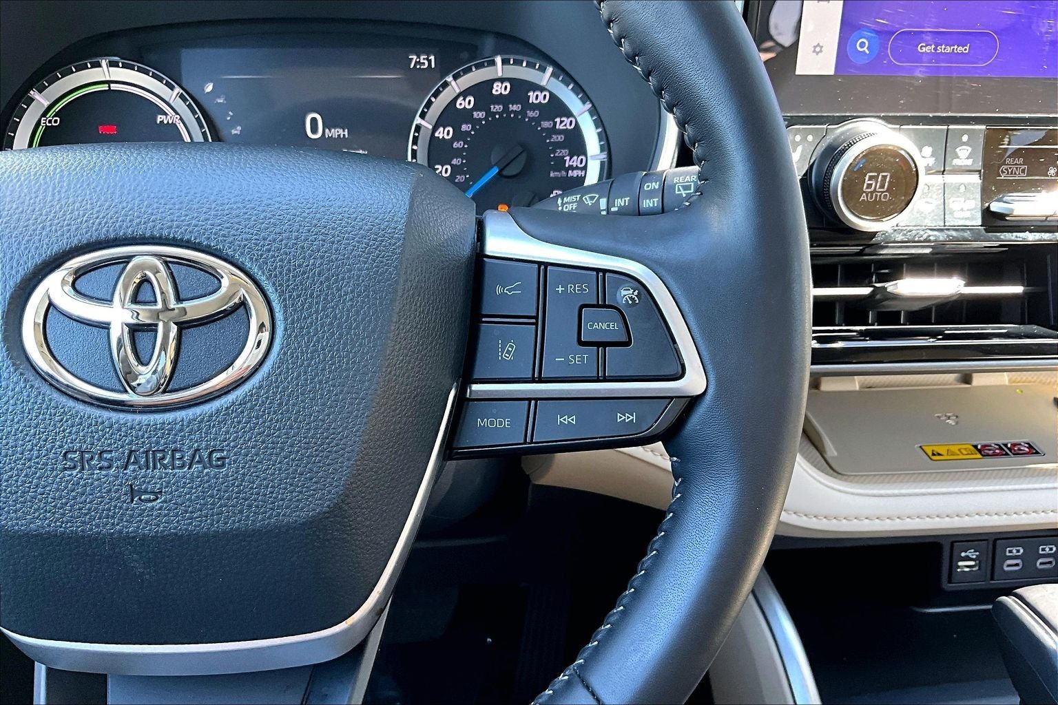 2025 Toyota Highlander Hybrid XLE