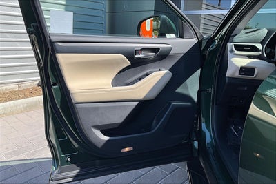 2025 Toyota Highlander Hybrid XLE