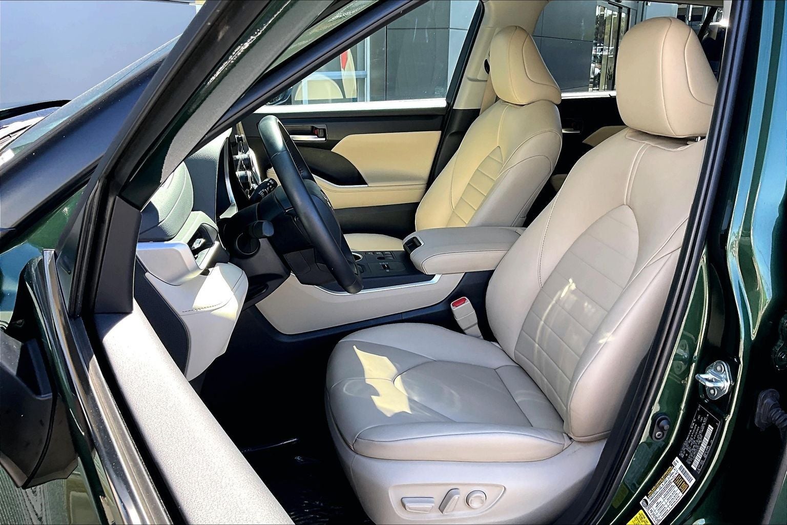 2025 Toyota Highlander Hybrid XLE