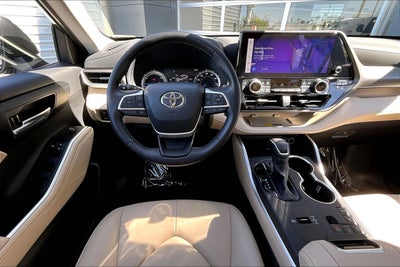 2025 Toyota Highlander Hybrid XLE