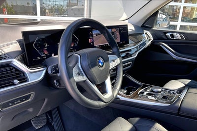 2025 BMW X7 xDrive40i