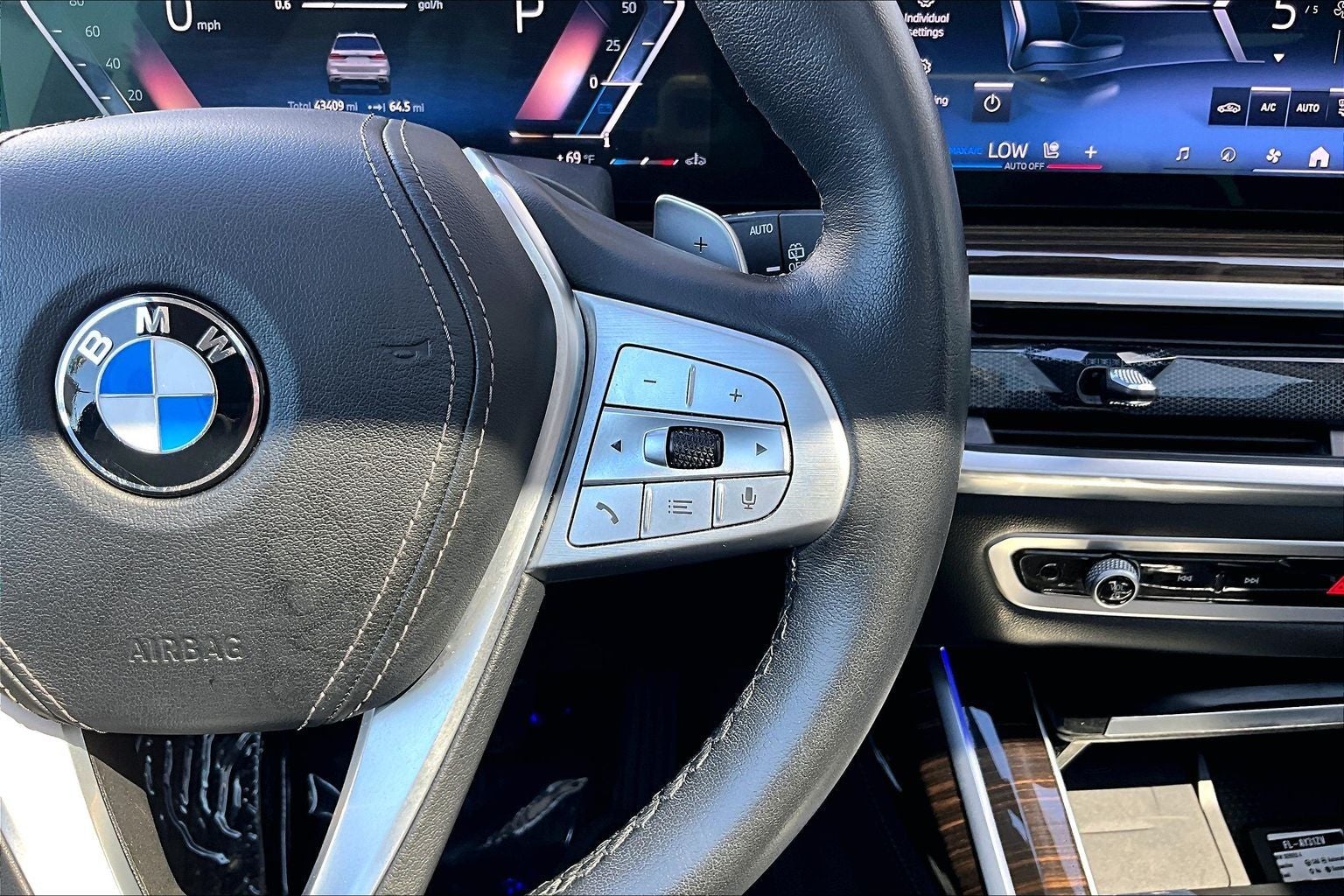 2025 BMW X7 xDrive40i