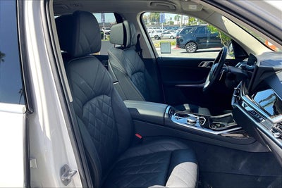 2025 BMW X7 xDrive40i