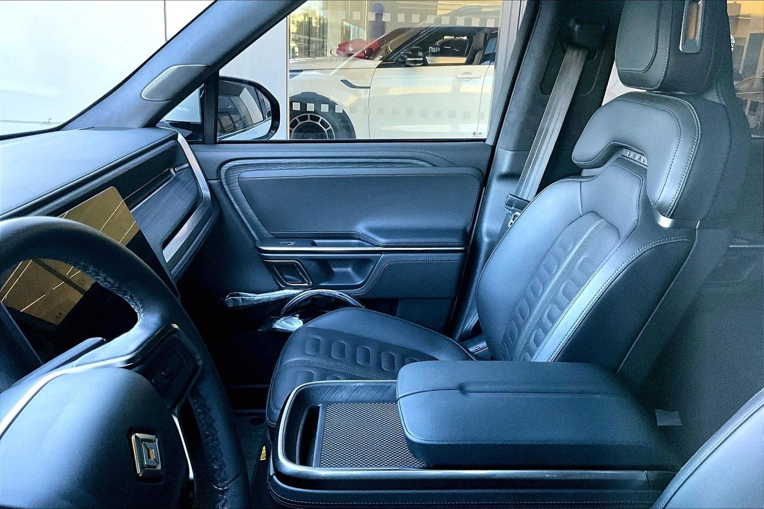 2023 Rivian R1S Adventure Quad Motor Large Pack
