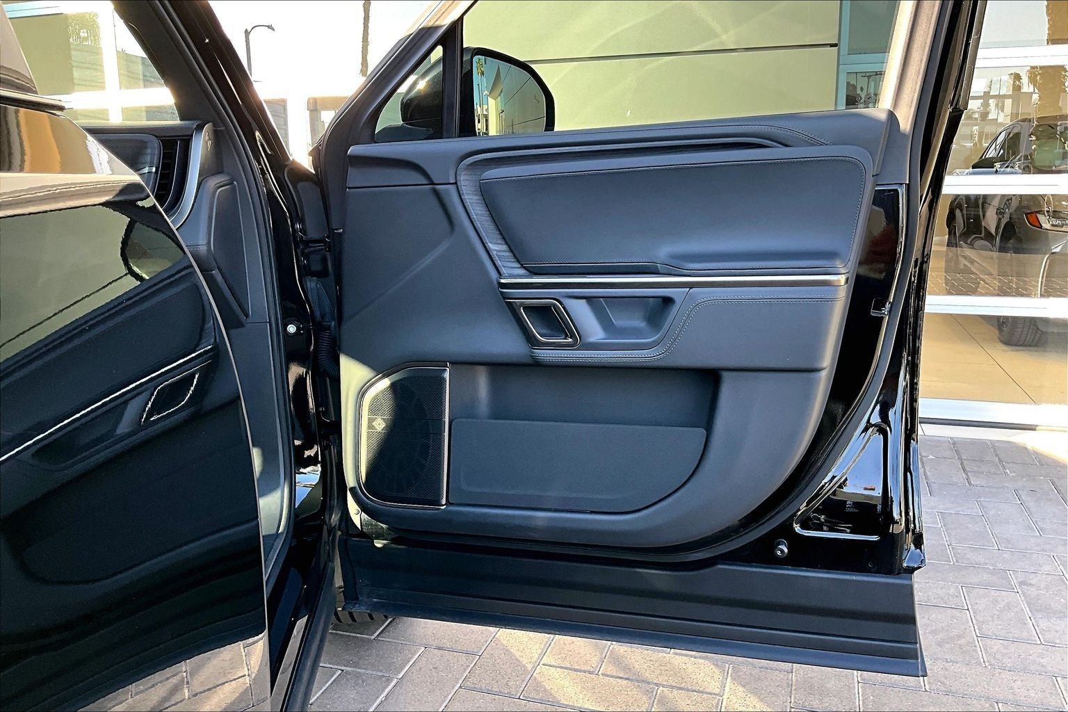 2024 Rivian R1S Adventure