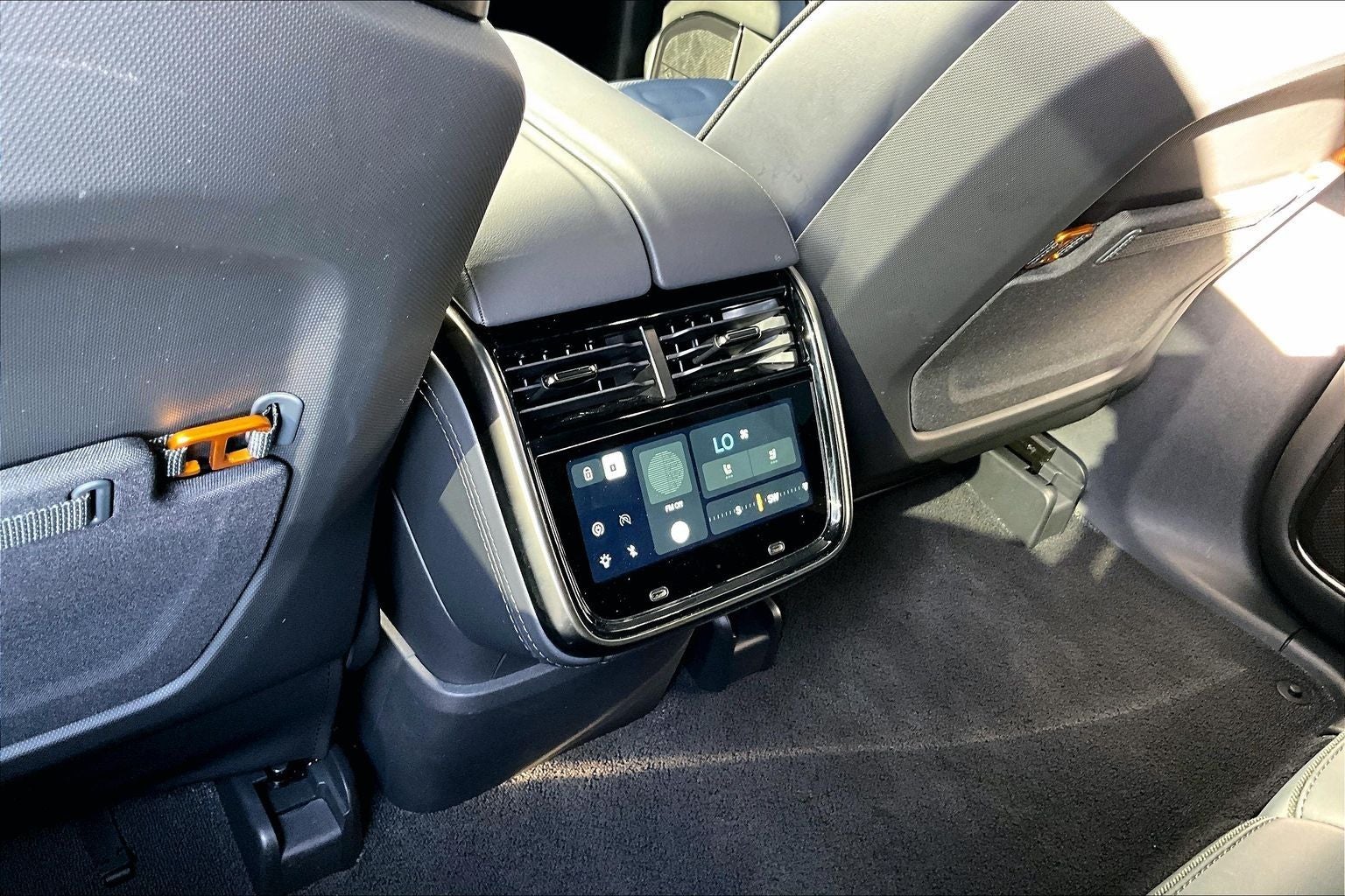 2024 Rivian R1S Adventure