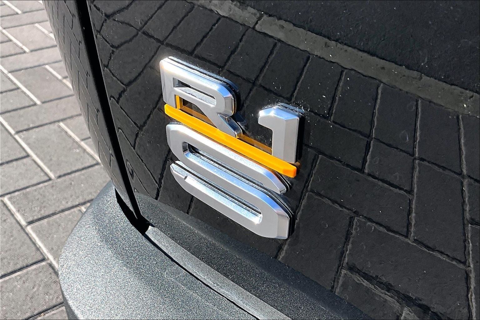 2024 Rivian R1S Adventure