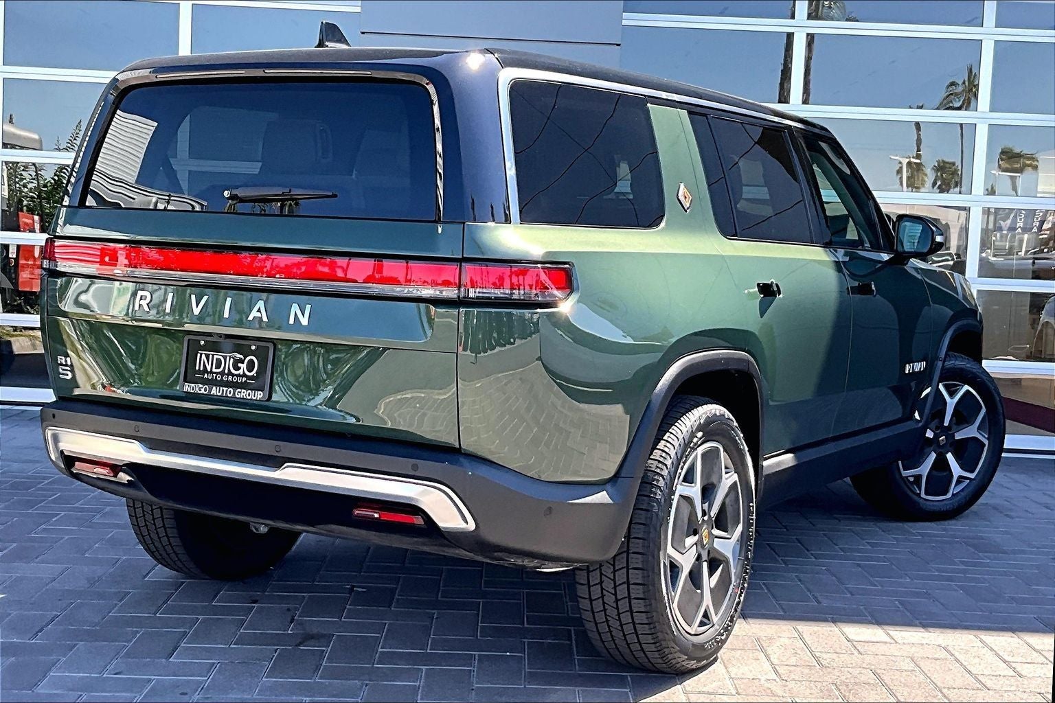2024 Rivian R1S Adventure