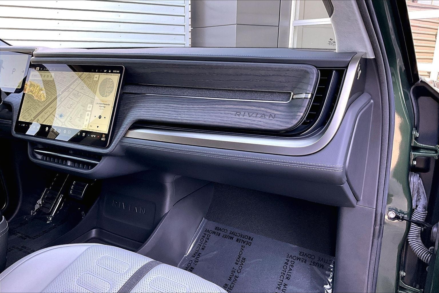 2024 Rivian R1S Adventure