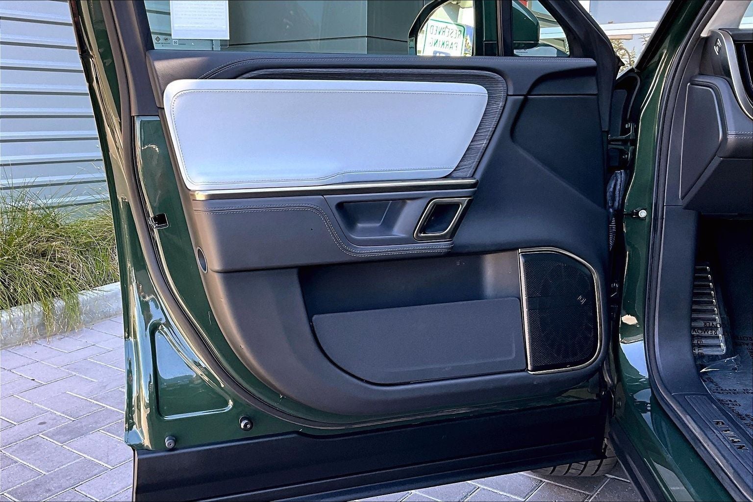 2024 Rivian R1S Adventure