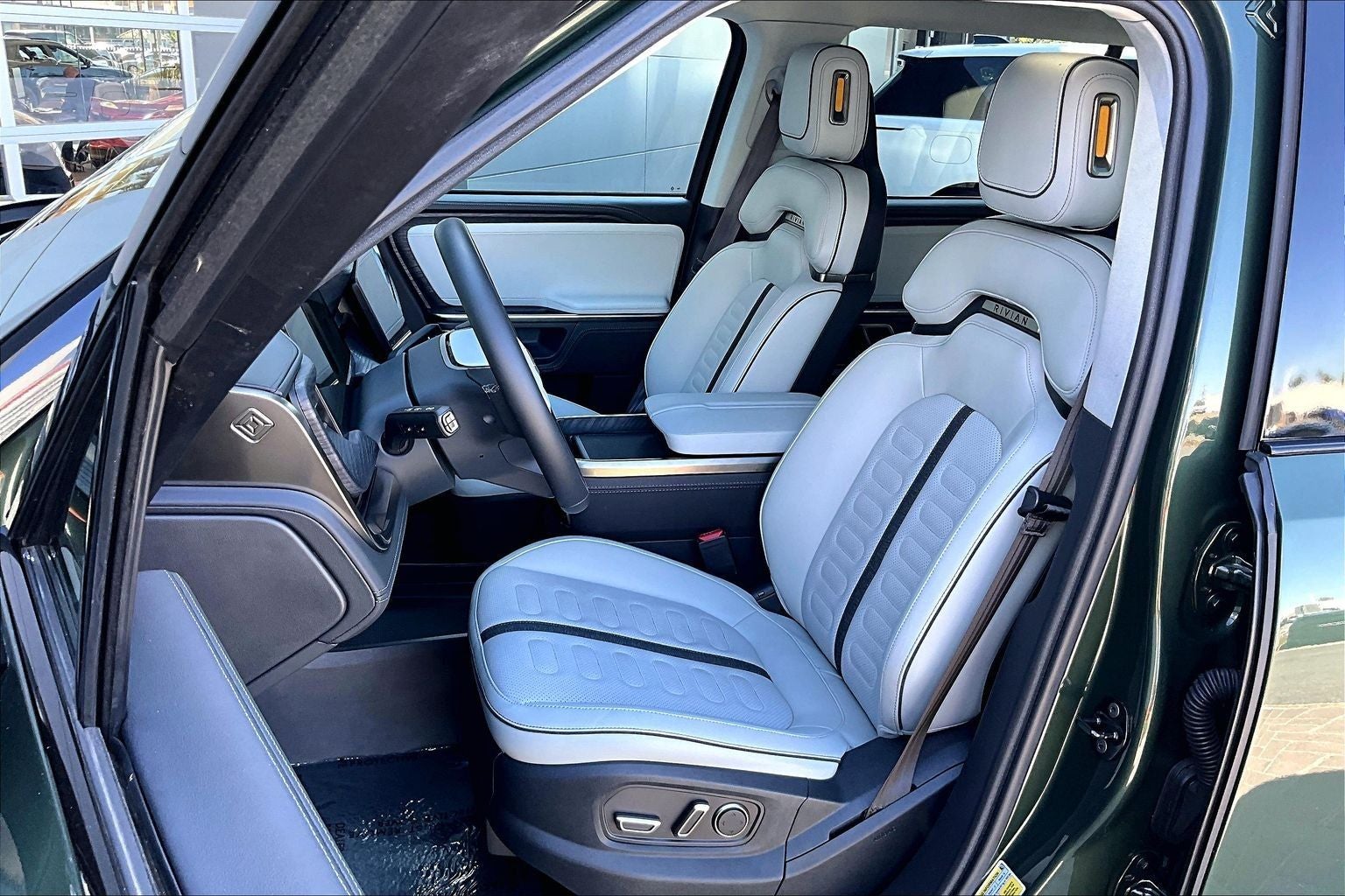 2024 Rivian R1S Adventure