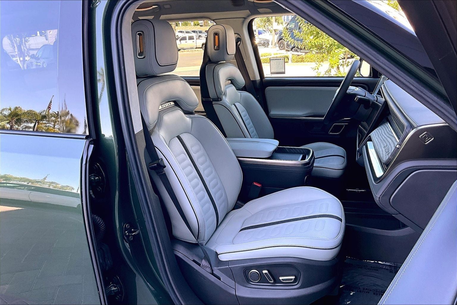 2024 Rivian R1S Adventure