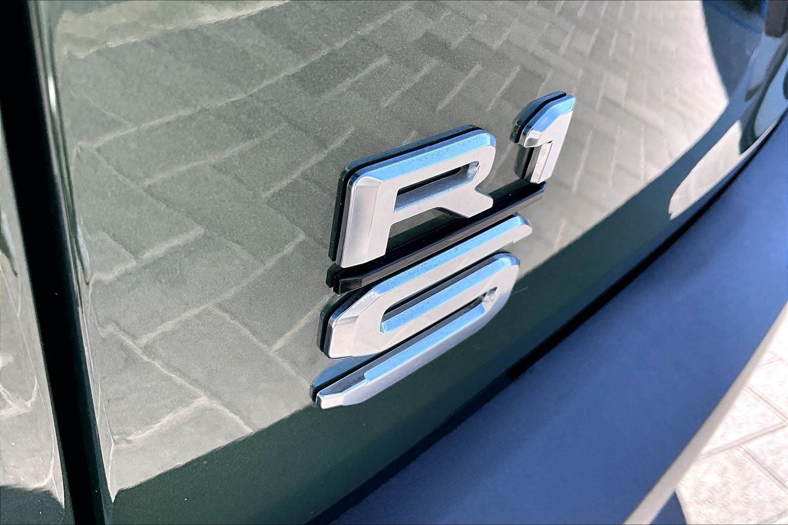 2024 Rivian R1S Adventure