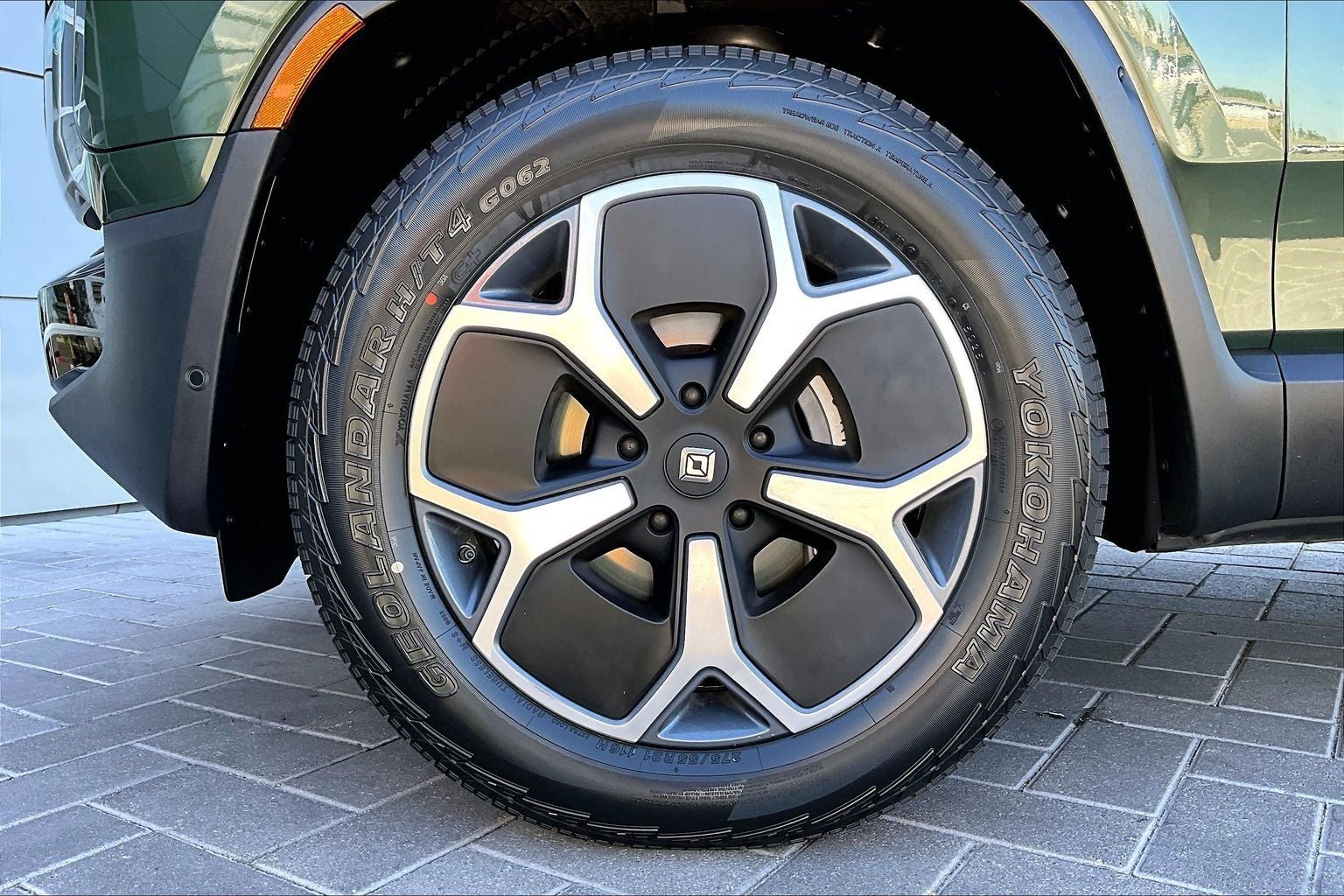 2024 Rivian R1S Adventure