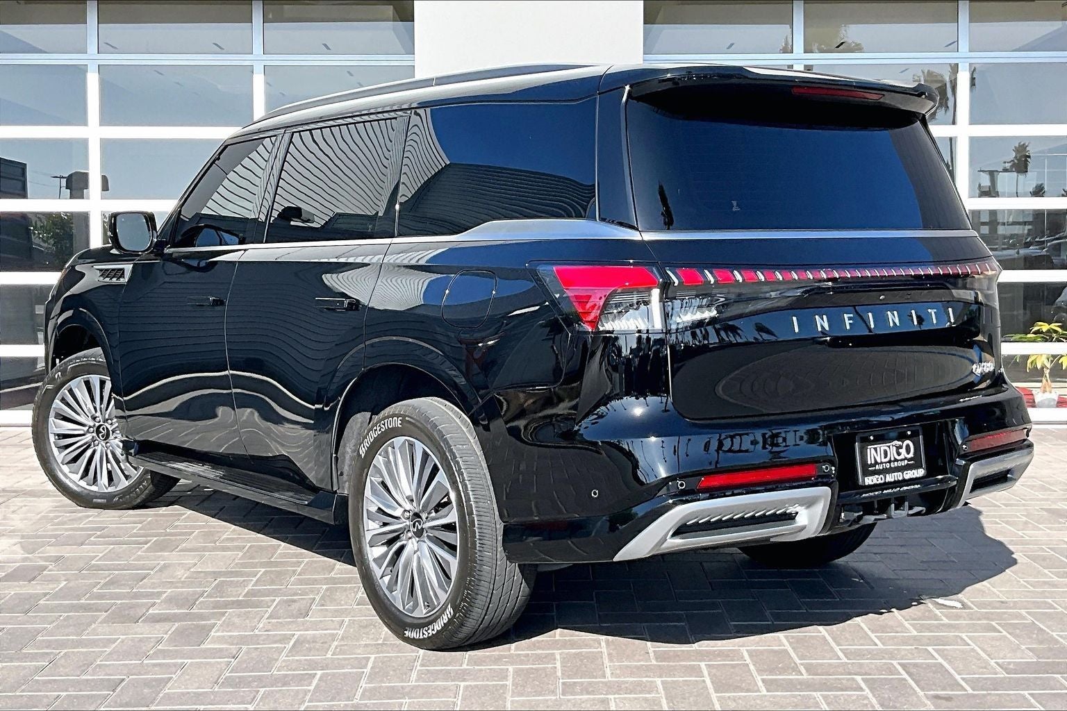 2025 INFINITI QX80 LUXE