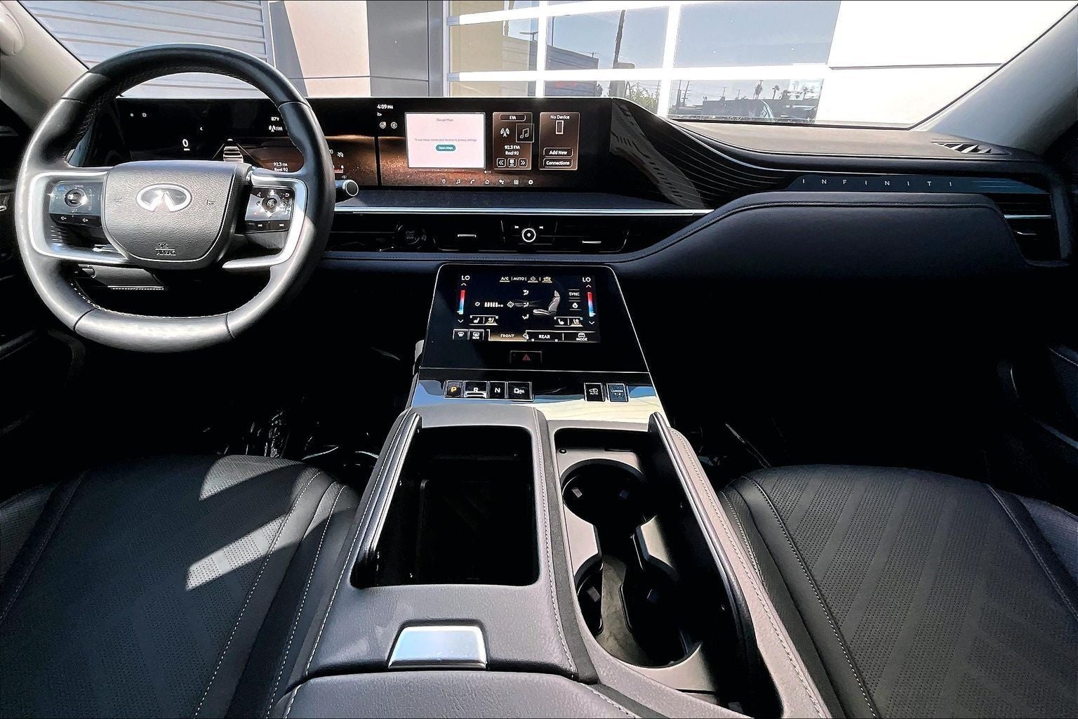 2025 INFINITI QX80 LUXE