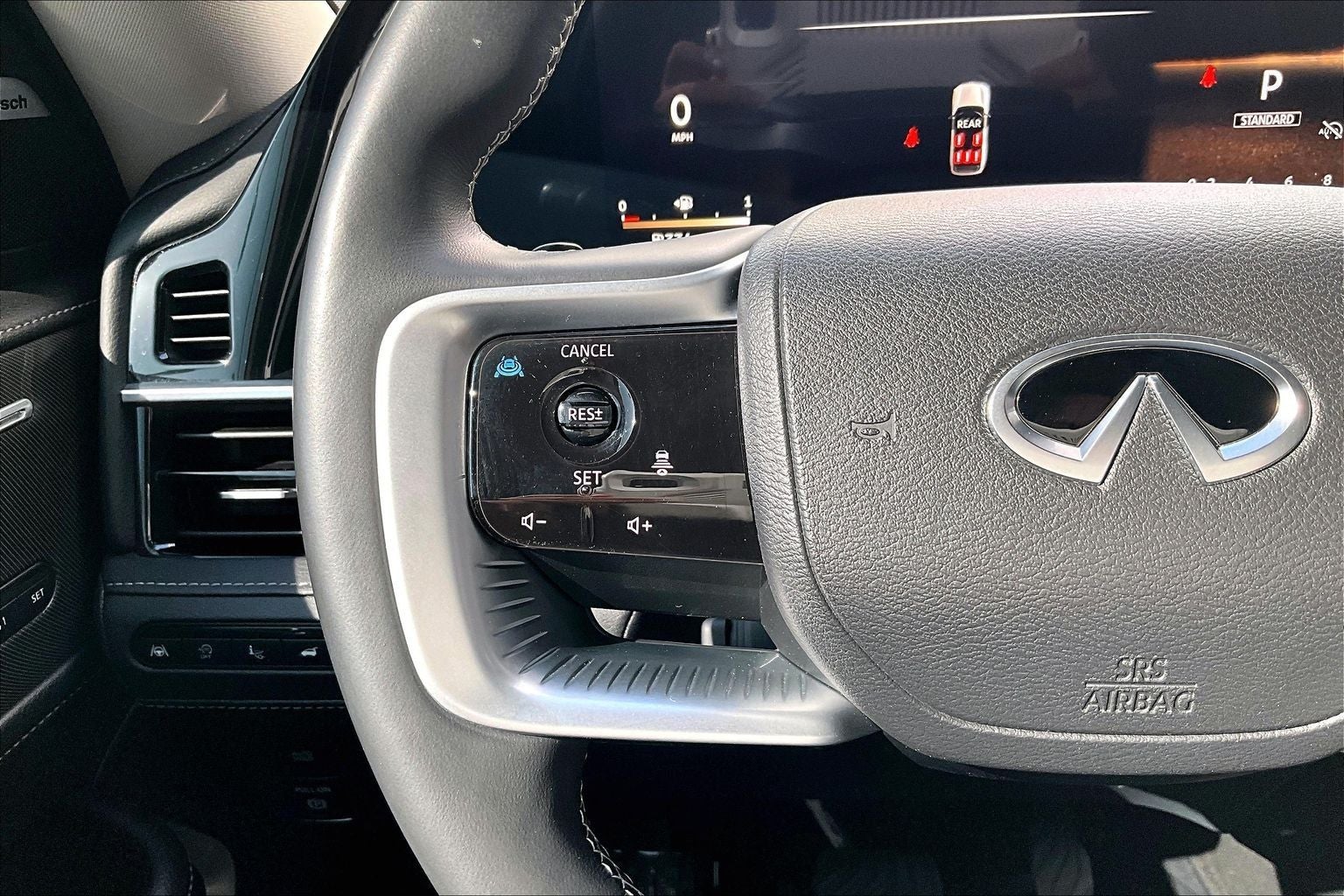 2025 INFINITI QX80 LUXE