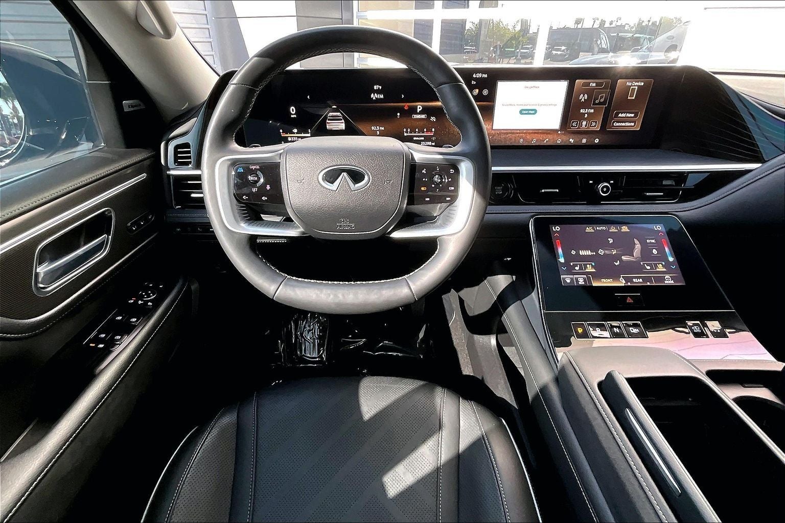 2025 INFINITI QX80 LUXE