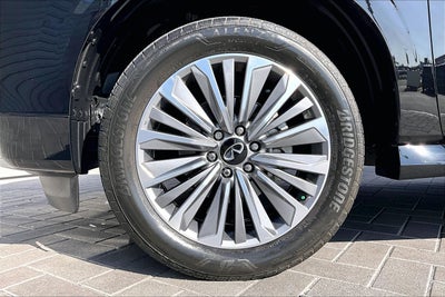 2025 INFINITI QX80 LUXE