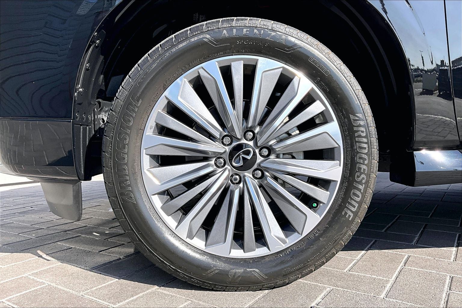2025 INFINITI QX80 LUXE