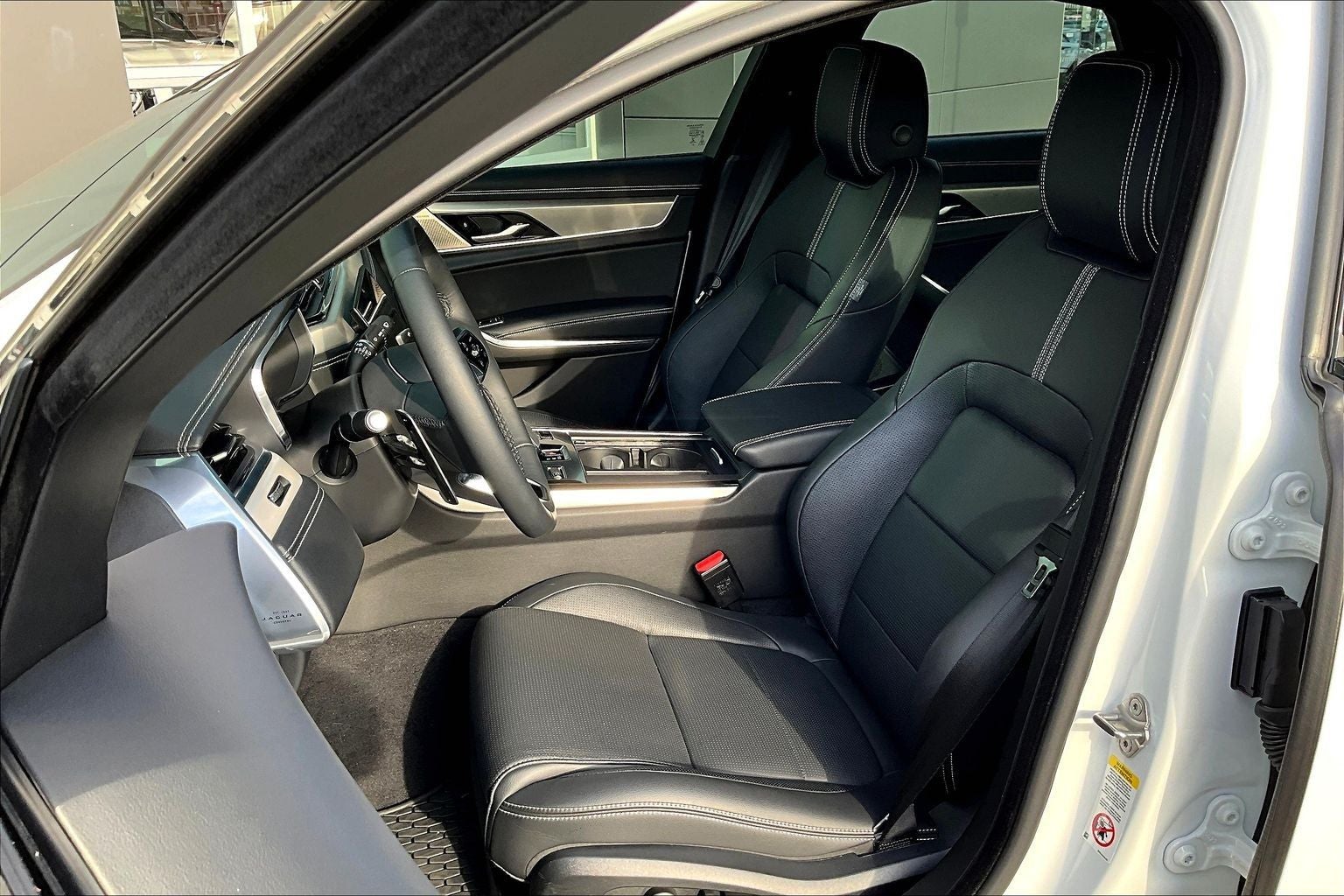 2024 Jaguar XF R-Dynamic SE