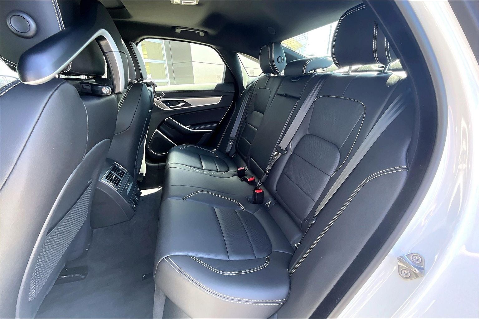 2024 Jaguar XF R-Dynamic SE