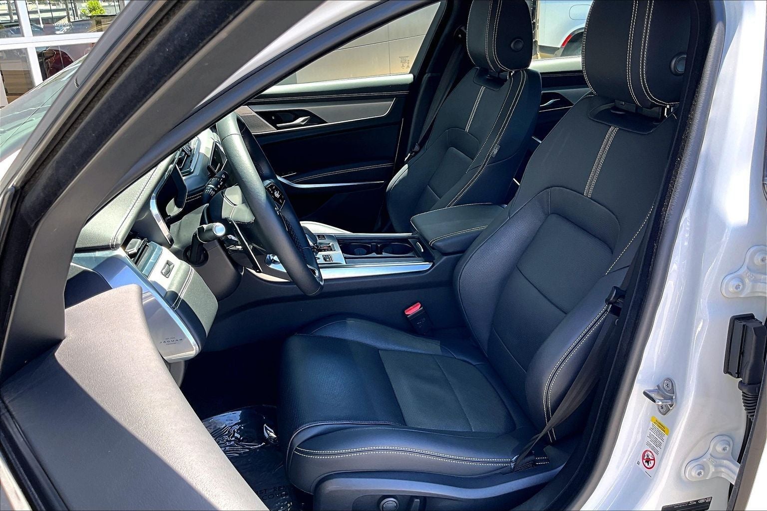 2024 Jaguar XF R-Dynamic SE
