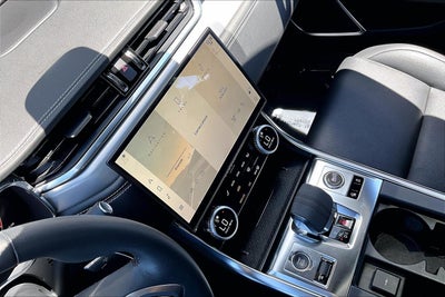 2024 Jaguar XF R-Dynamic SE